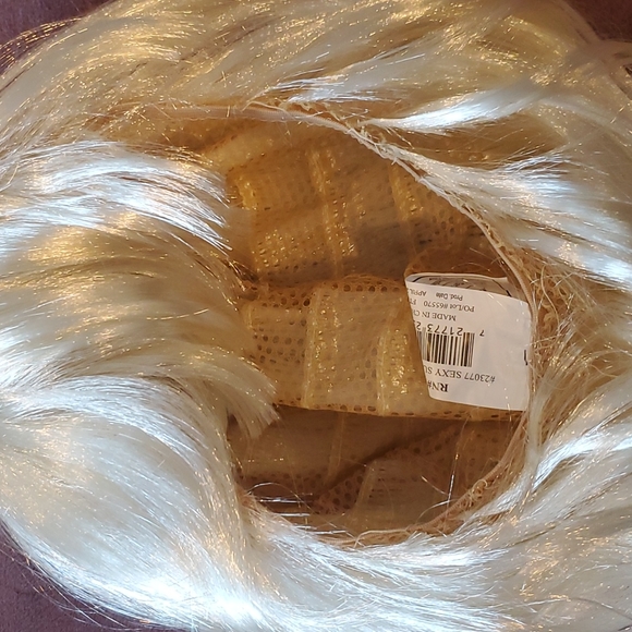 Make Believe Blonde Sexy Sue Wig - Picture 4 of 8